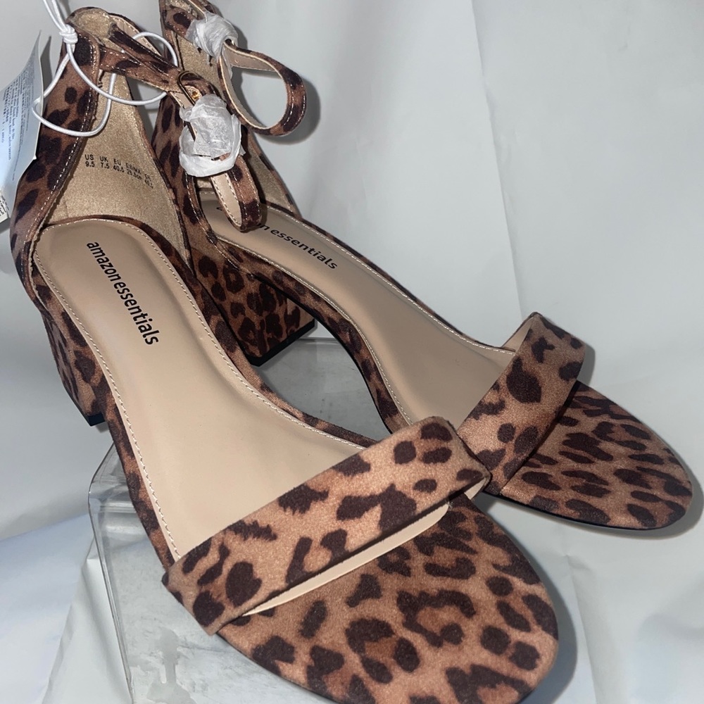 Amazon’s own brand herstyle leopard print Sandals size 9